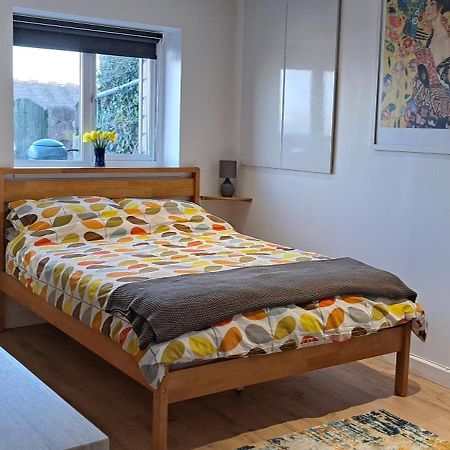 Modern Studio Apartment With Outstanding Views, Sleeps 2 뉴렌 외부 사진