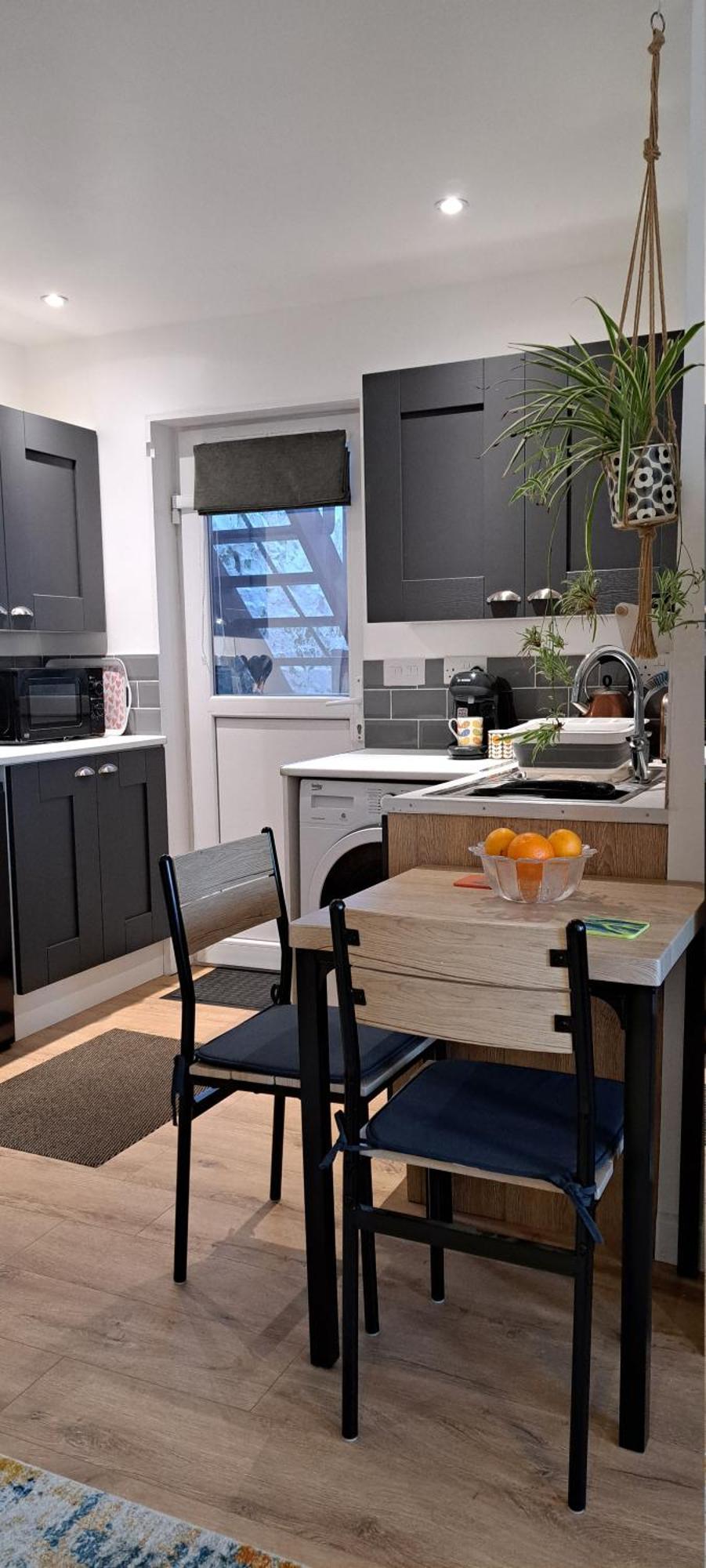 Modern Studio Apartment With Outstanding Views, Sleeps 2 뉴렌 외부 사진